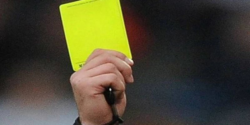 Thẻ vàng và thẻ đỏ trong bóng đá nghĩa là gì?